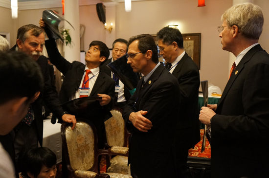 郑召民教授2012年底再次受邀参加美国蝴蝶基金会越南脊柱侧弯慈善手术